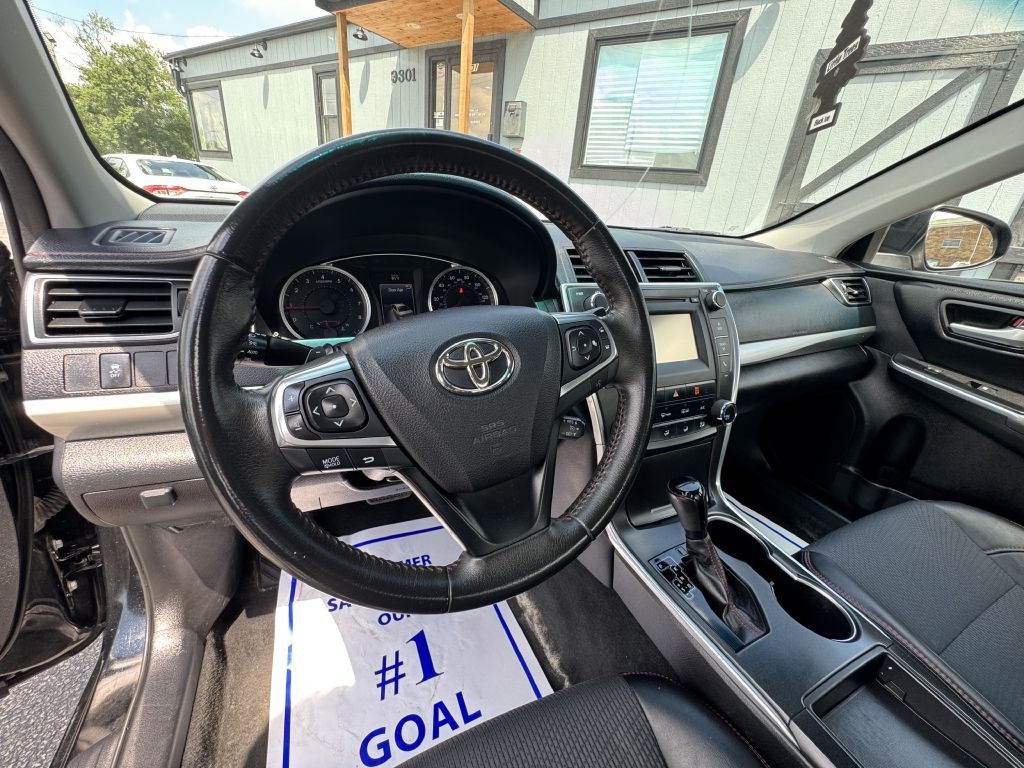 2017 Toyota Camry Image 14
