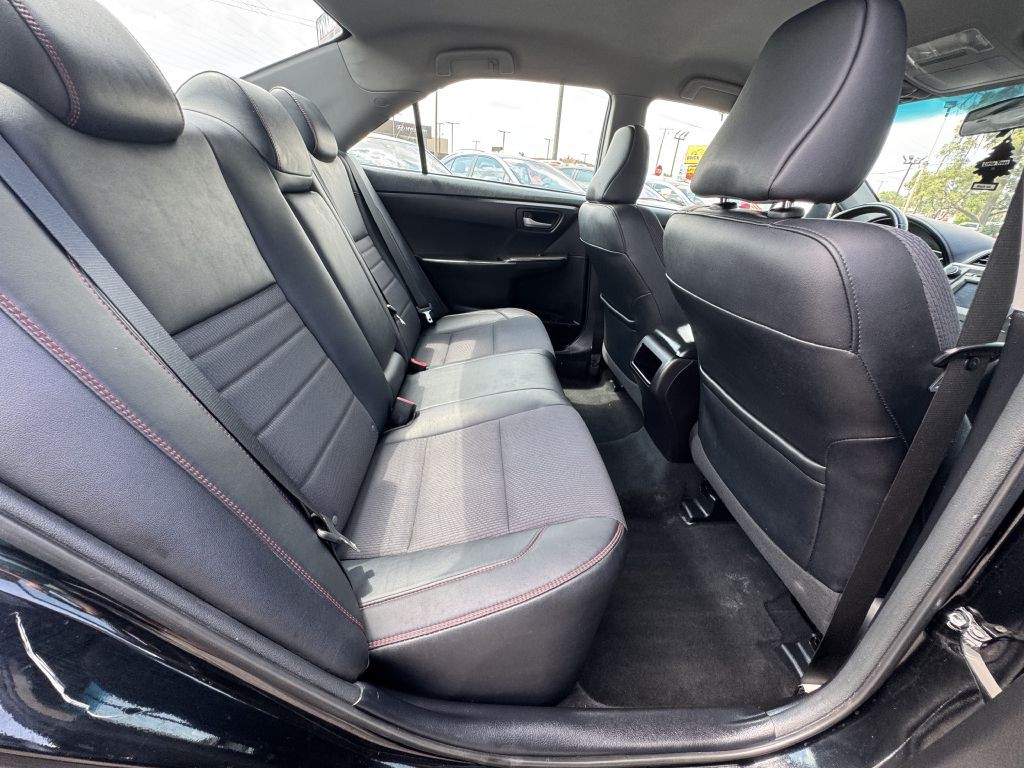 2017 Toyota Camry Image 16