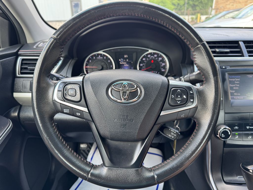 2017 Toyota Camry Image 18