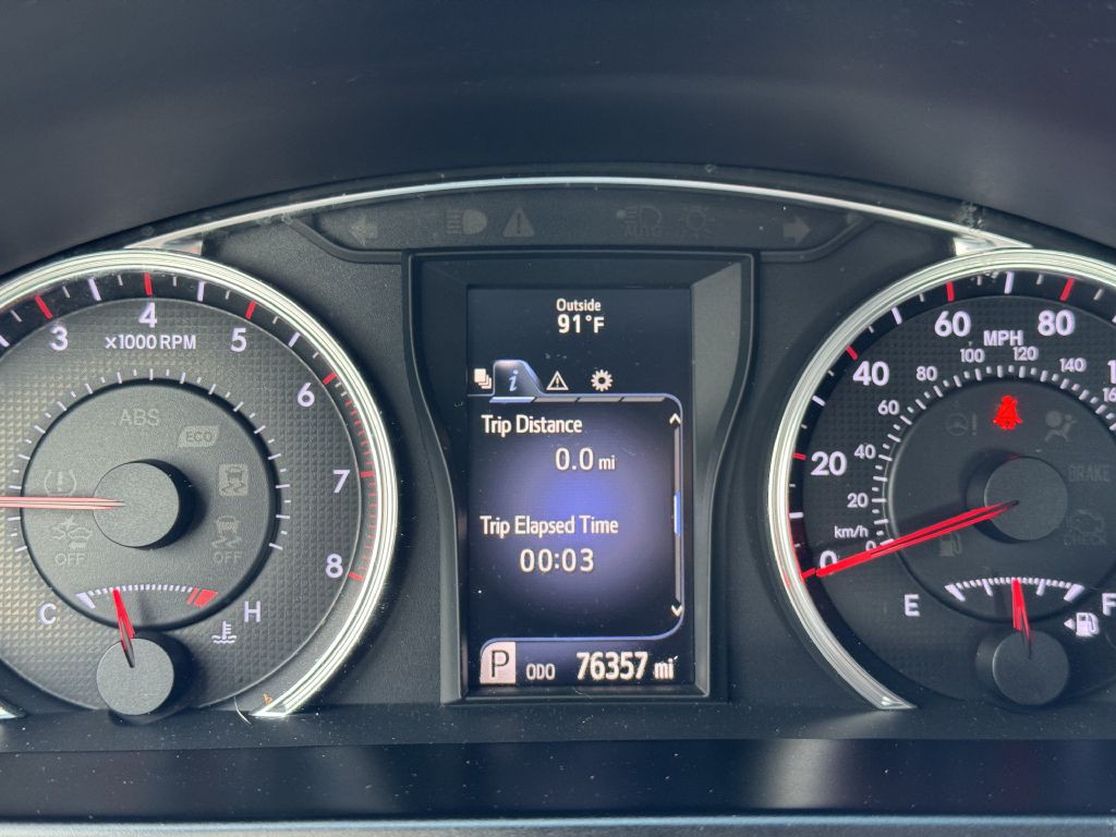 2017 Toyota Camry Image 19