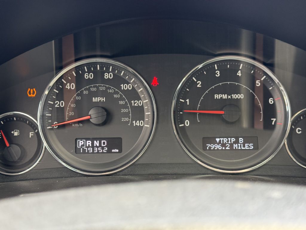 2008 Jeep Commander Image 18