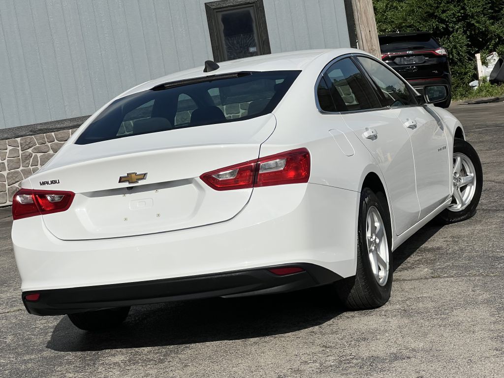 2017 Chevrolet Malibu Image 9