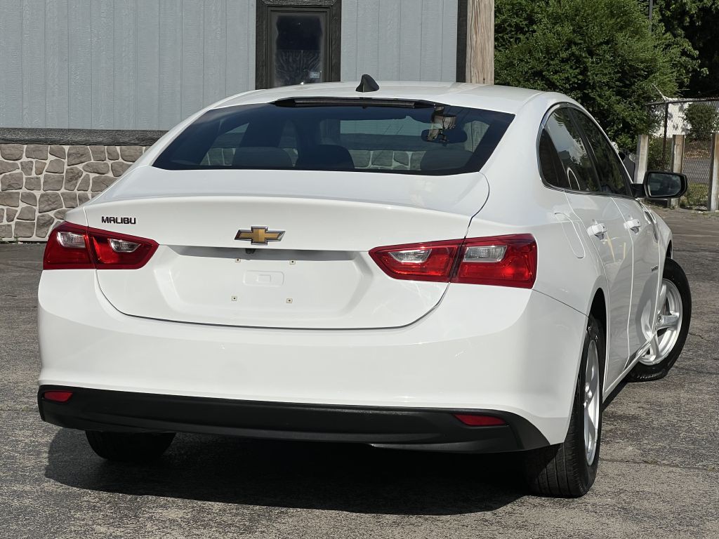 2017 Chevrolet Malibu Image 10