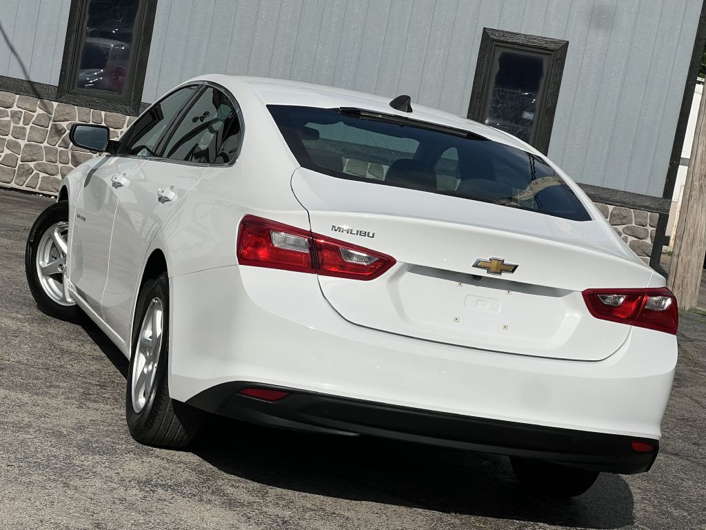 2017 Chevrolet Malibu Image 13