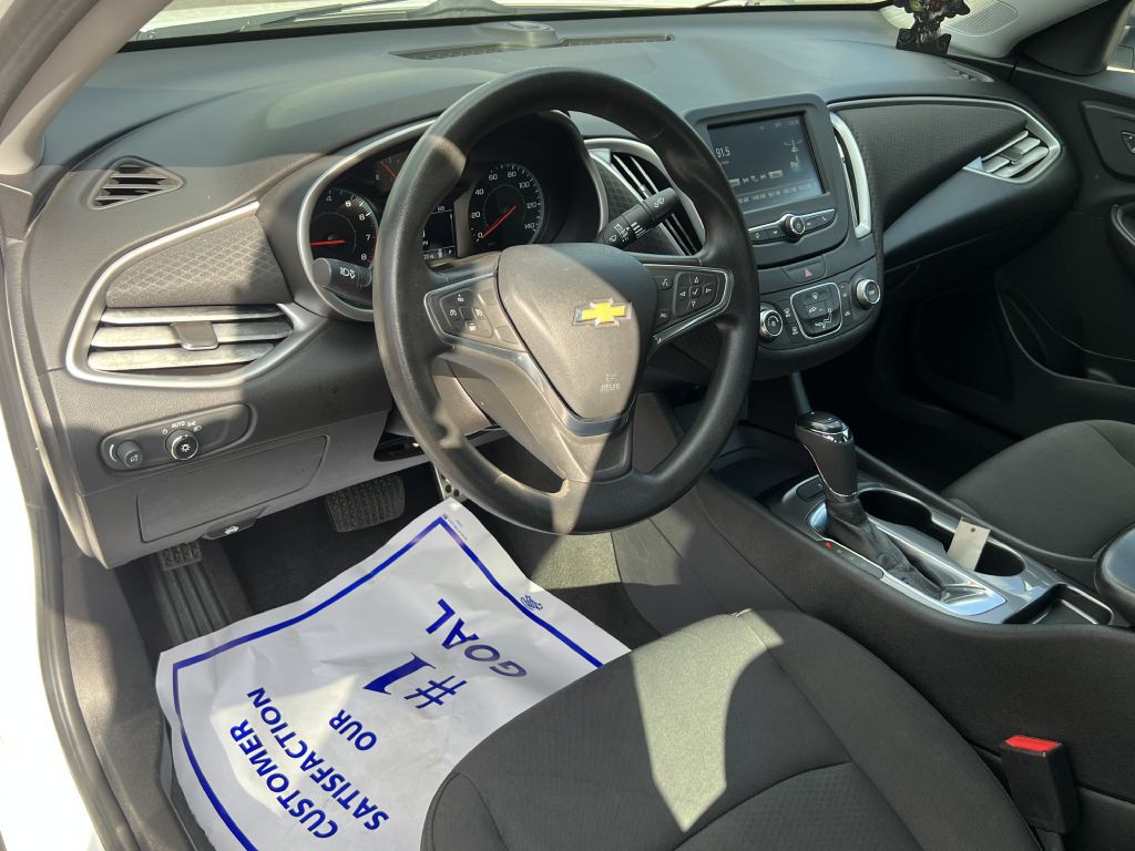 2017 Chevrolet Malibu Image 14