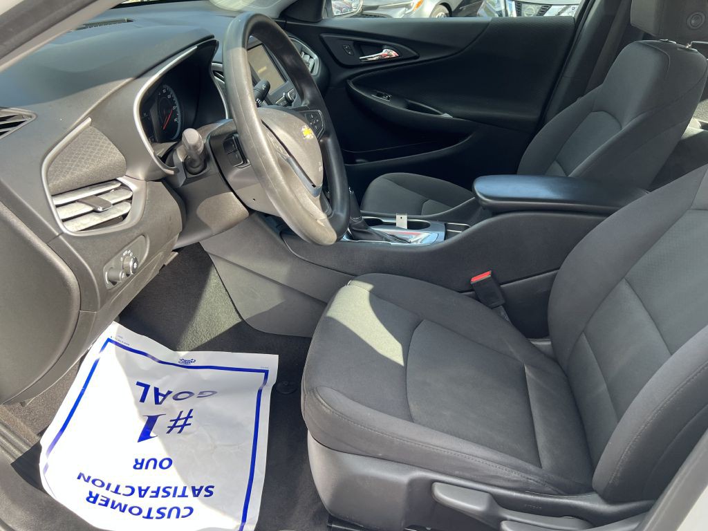 2017 Chevrolet Malibu Image 16