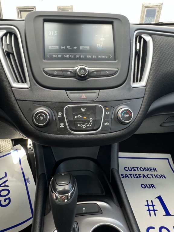 2017 Chevrolet Malibu Image 19