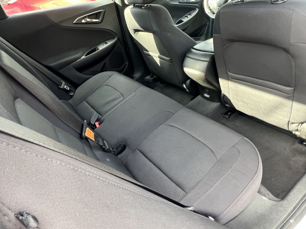 2017 Chevrolet Malibu Image 24