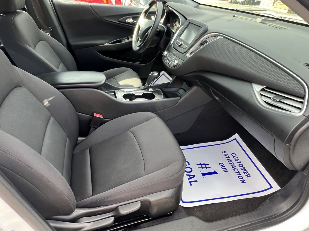2017 Chevrolet Malibu Image 25