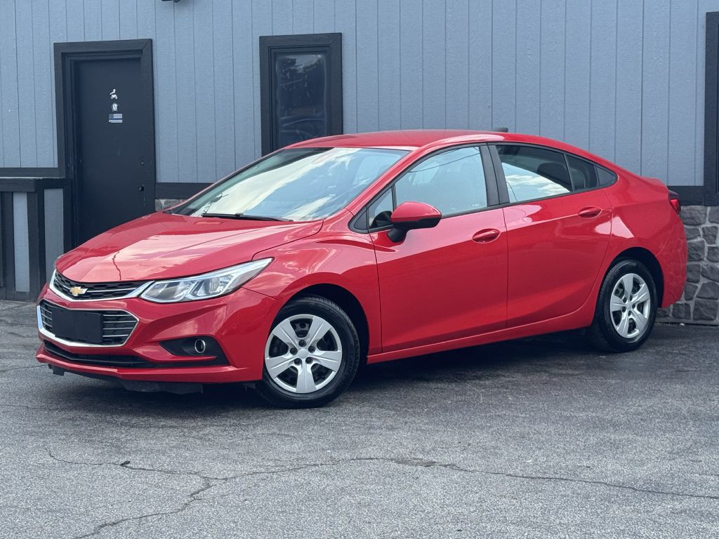 2018 Chevrolet Cruze Image 2