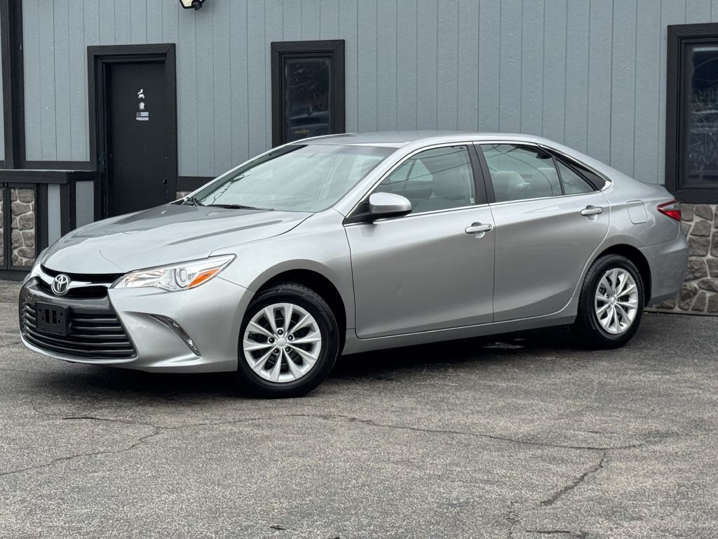 2015 Toyota Camry Image 2