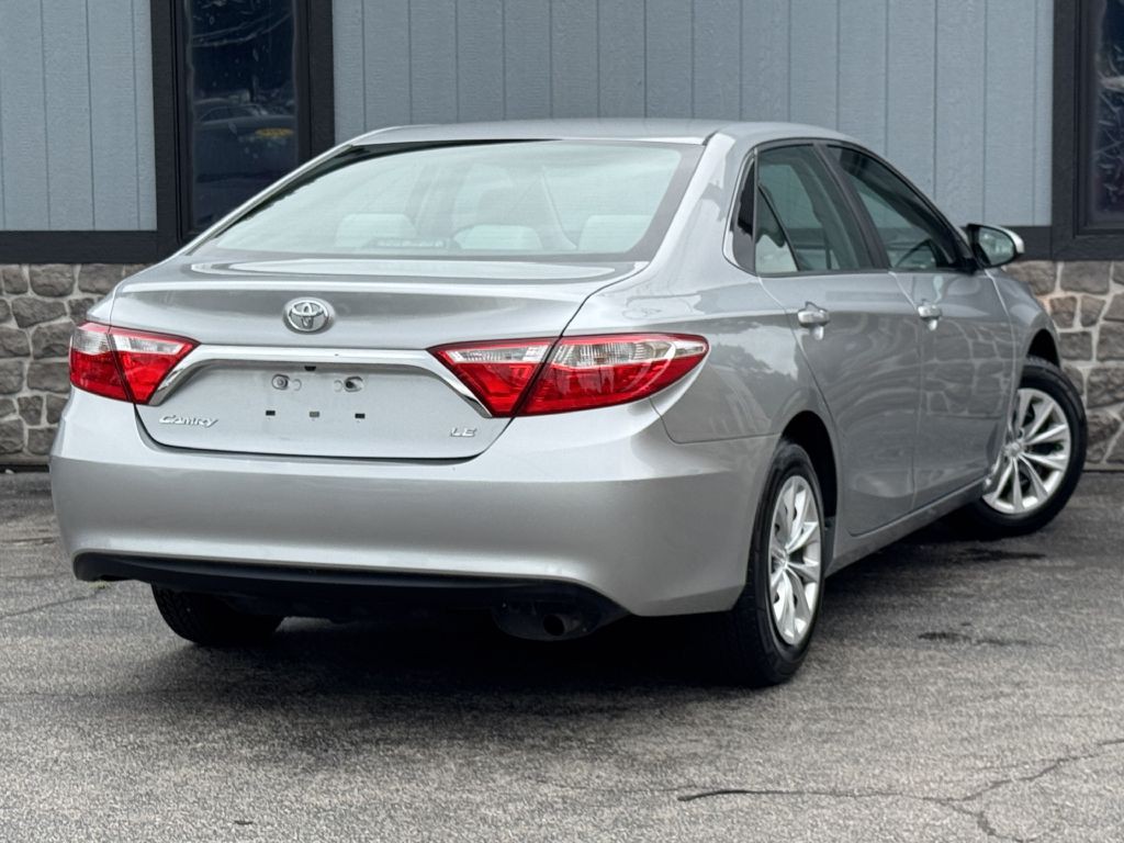 2015 Toyota Camry Image 10