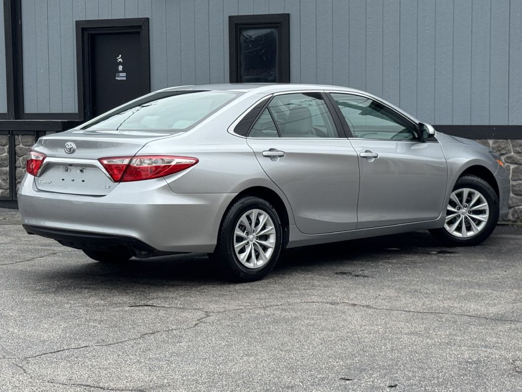 2015 Toyota Camry Image 11