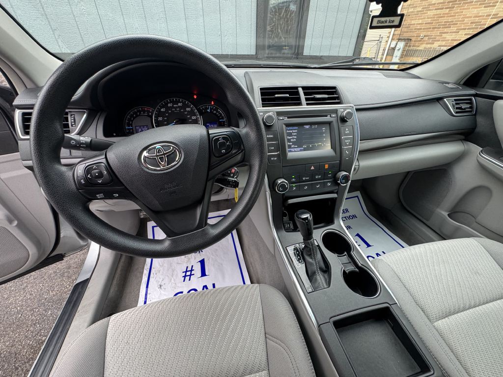 2015 Toyota Camry Image 15