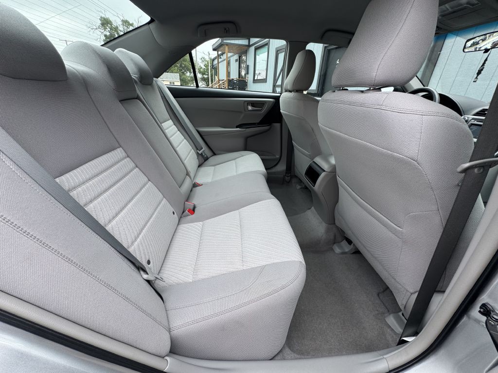 2015 Toyota Camry Image 17