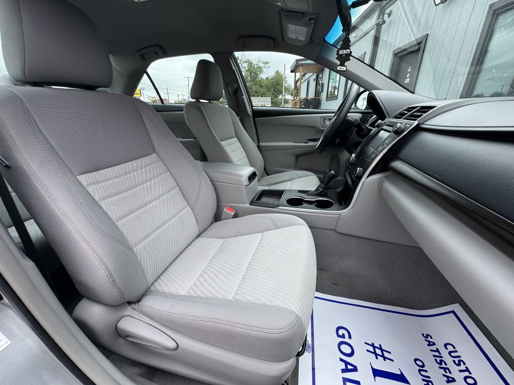 2015 Toyota Camry Image 18