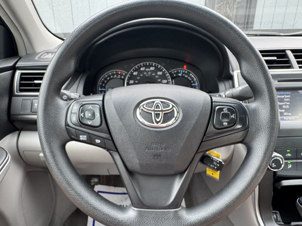 2015 Toyota Camry Image 20