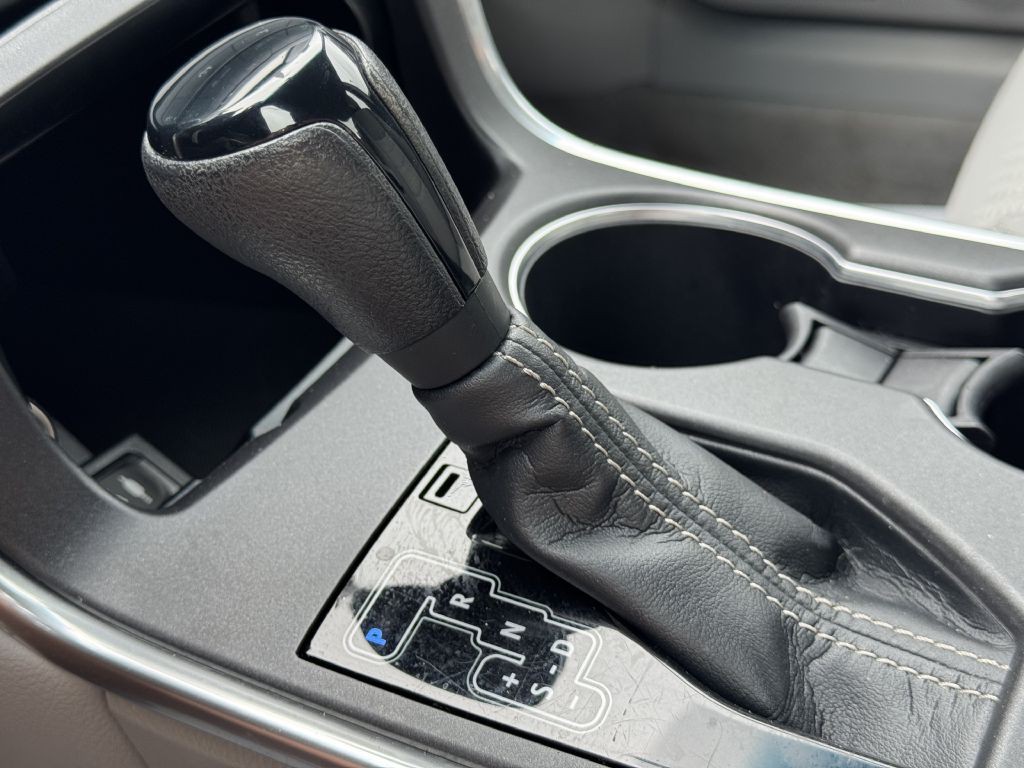 2015 Toyota Camry Image 25