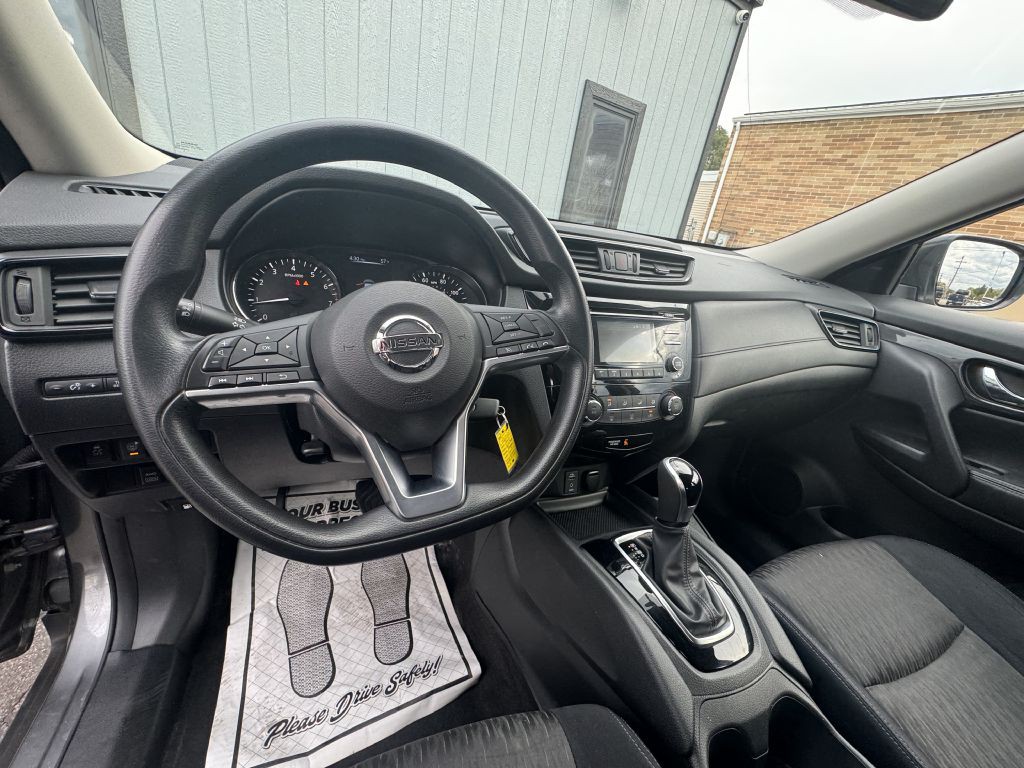 2017 Nissan Rogue Image 16