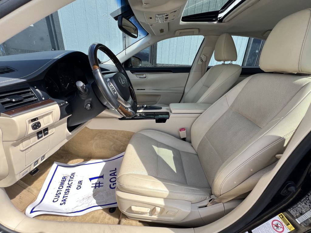 2014 Lexus ES Image 20
