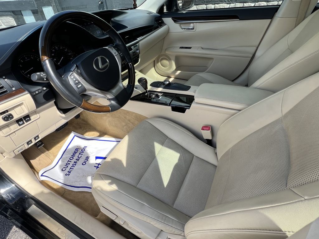 2014 Lexus ES Image 21