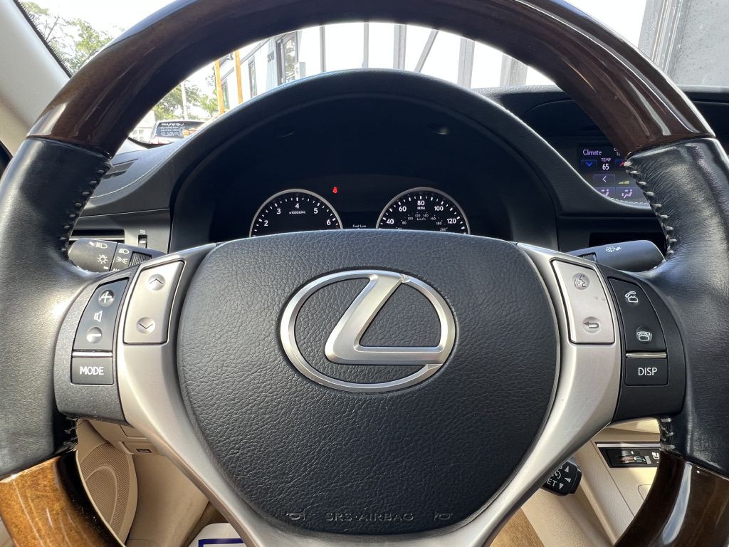 2014 Lexus ES Image 25