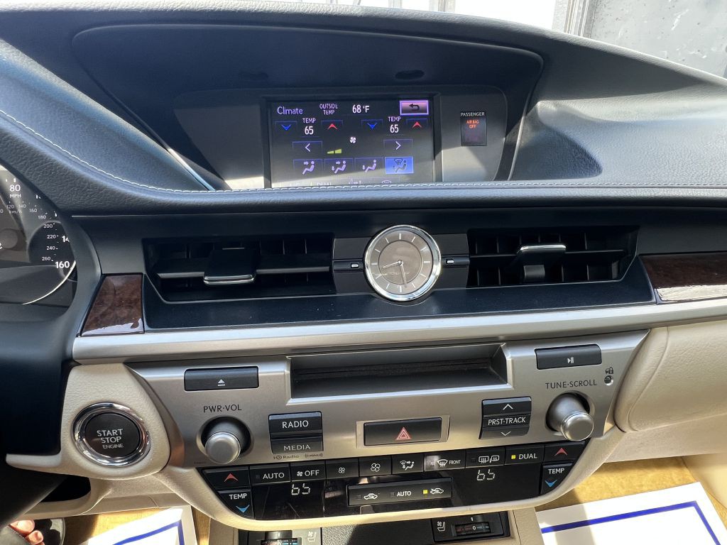2014 Lexus ES Image 27