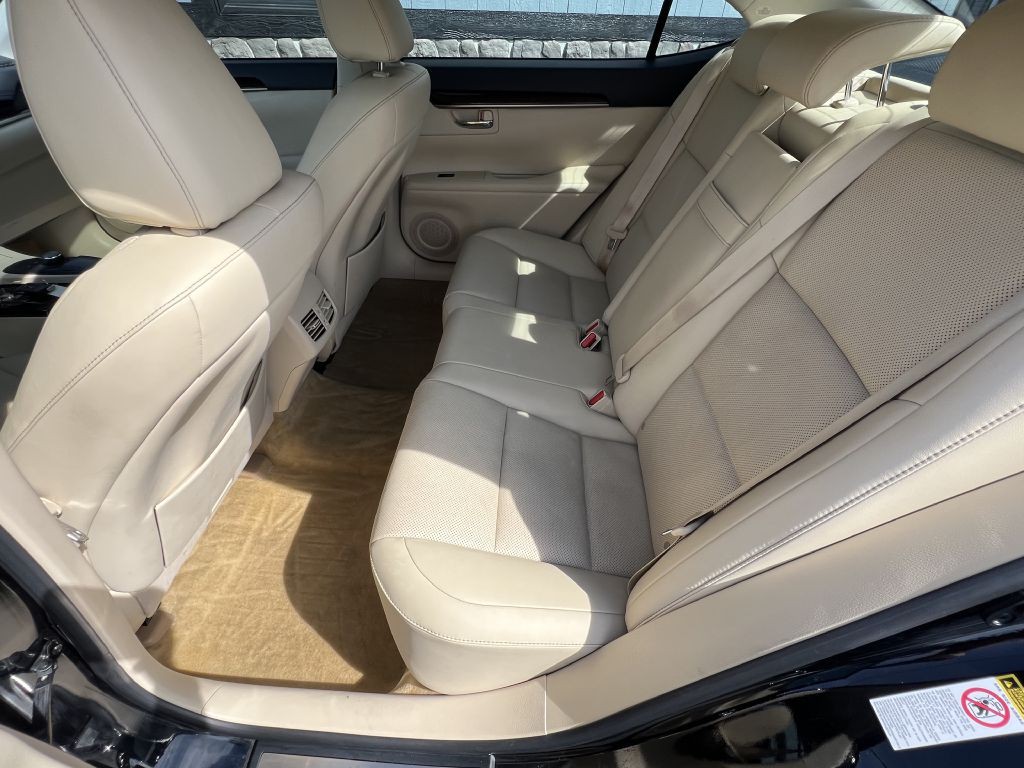 2014 Lexus ES Image 30