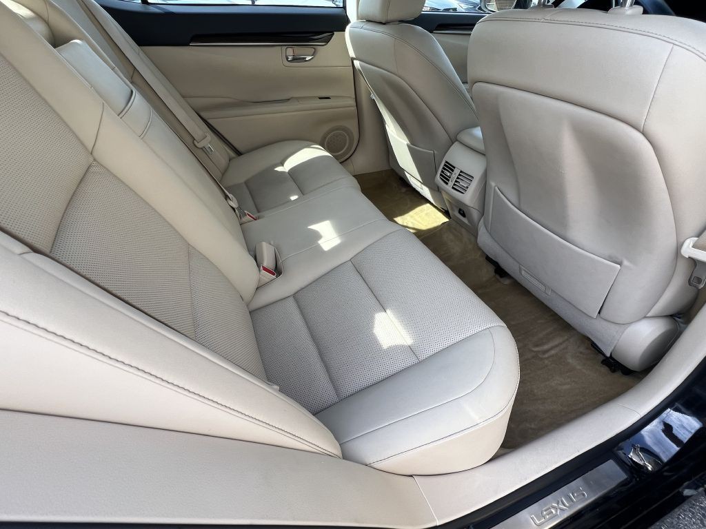 2014 Lexus ES Image 31