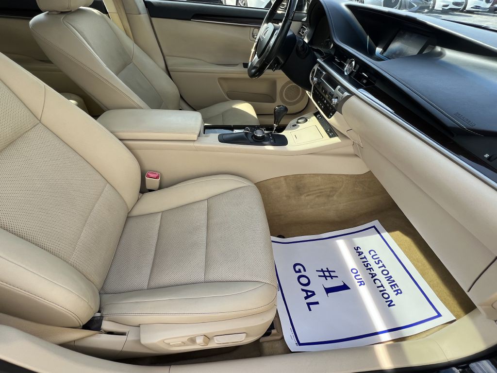 2014 Lexus ES Image 33