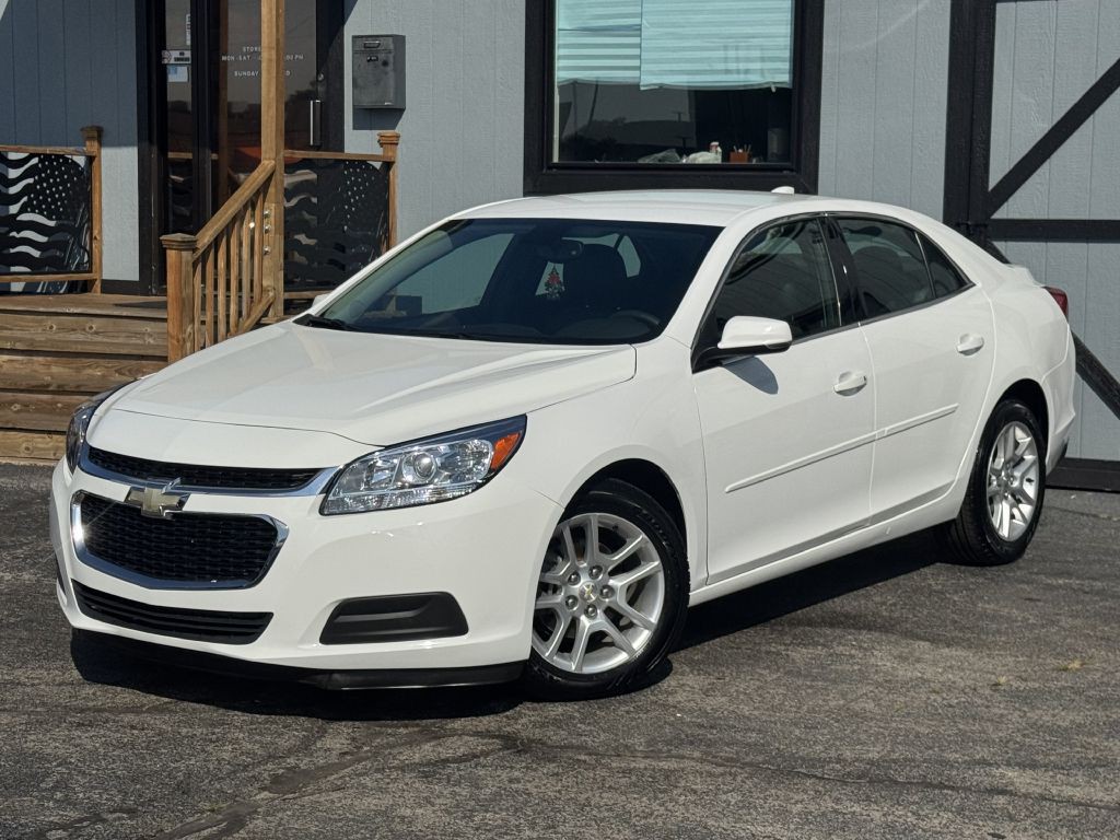 2015 Chevrolet Malibu Image 2