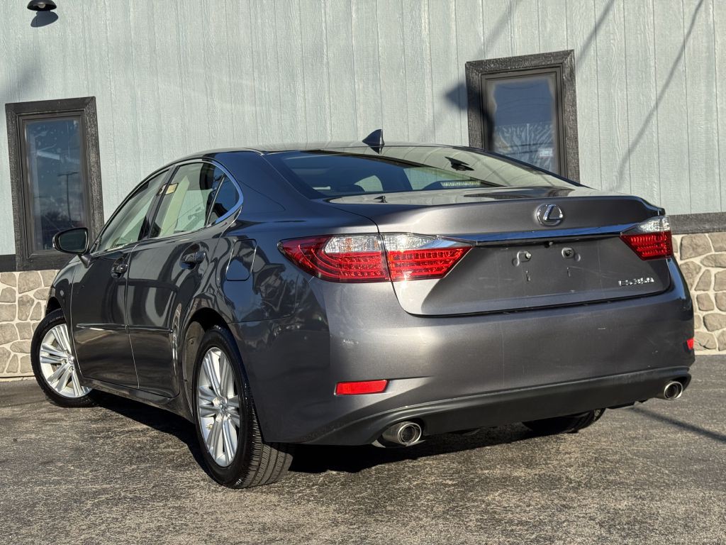 2015 Lexus ES Image 9