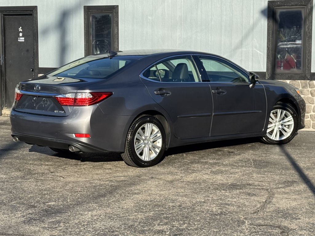 2015 Lexus ES Image 11