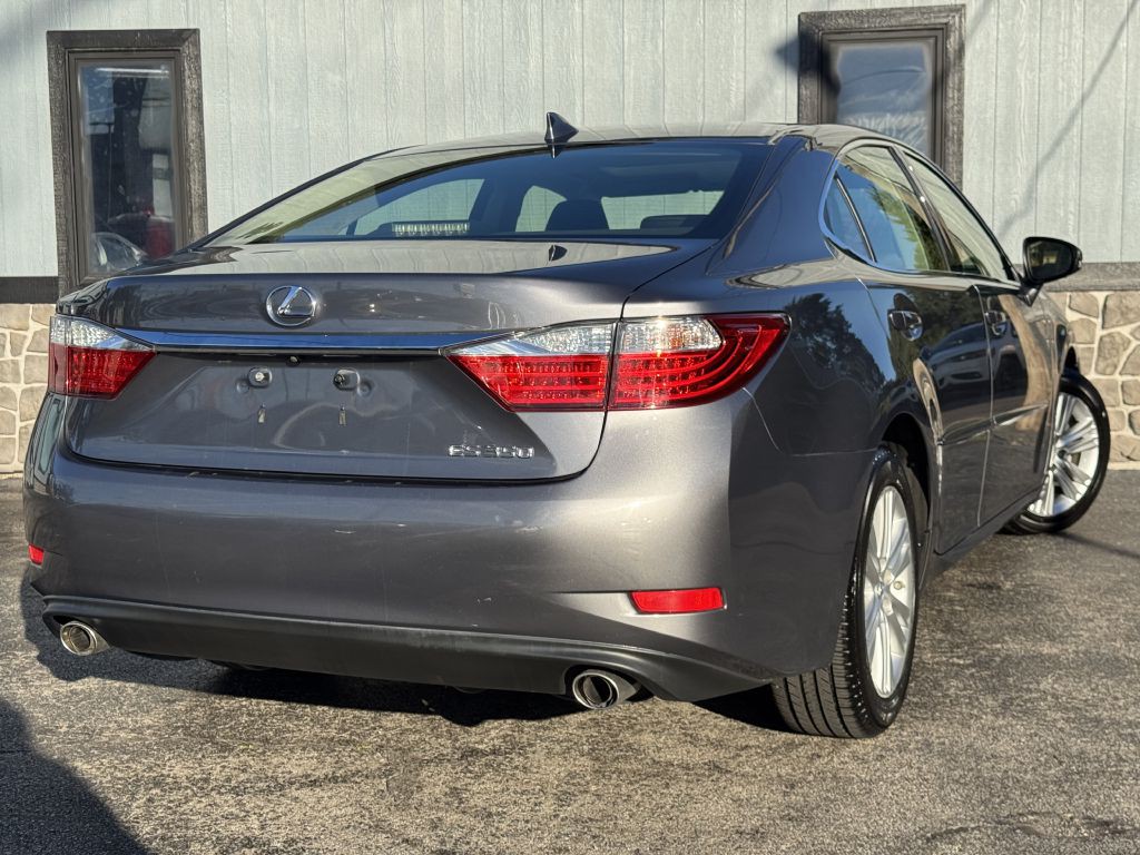 2015 Lexus ES Image 12