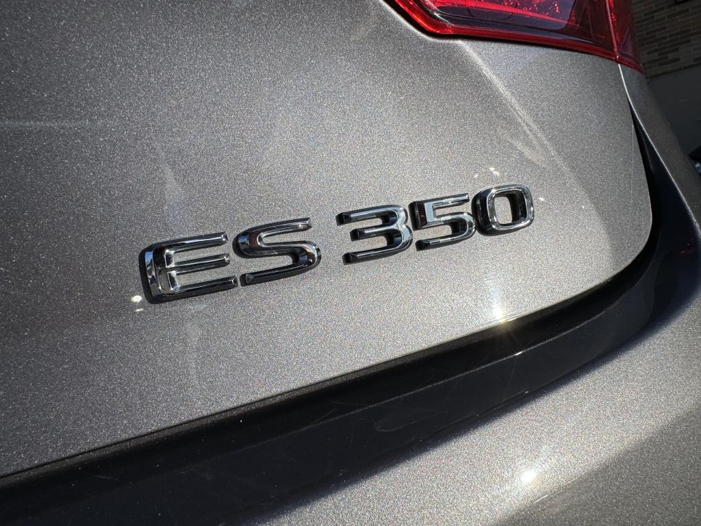2015 Lexus ES Image 13