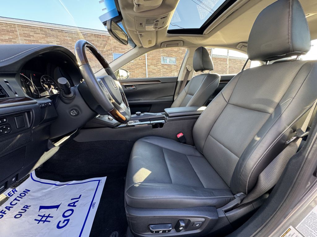 2015 Lexus ES Image 15