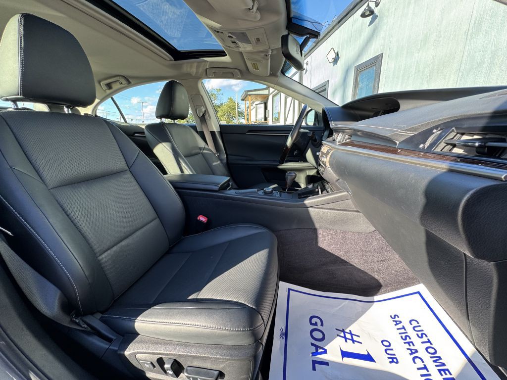 2015 Lexus ES Image 18