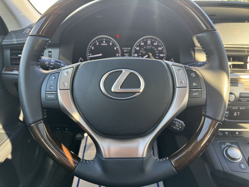 2015 Lexus ES Image 20