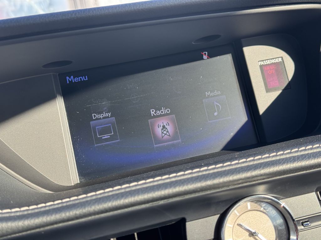 2015 Lexus ES Image 22