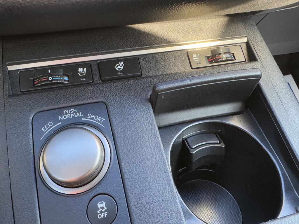 2015 Lexus ES Image 25