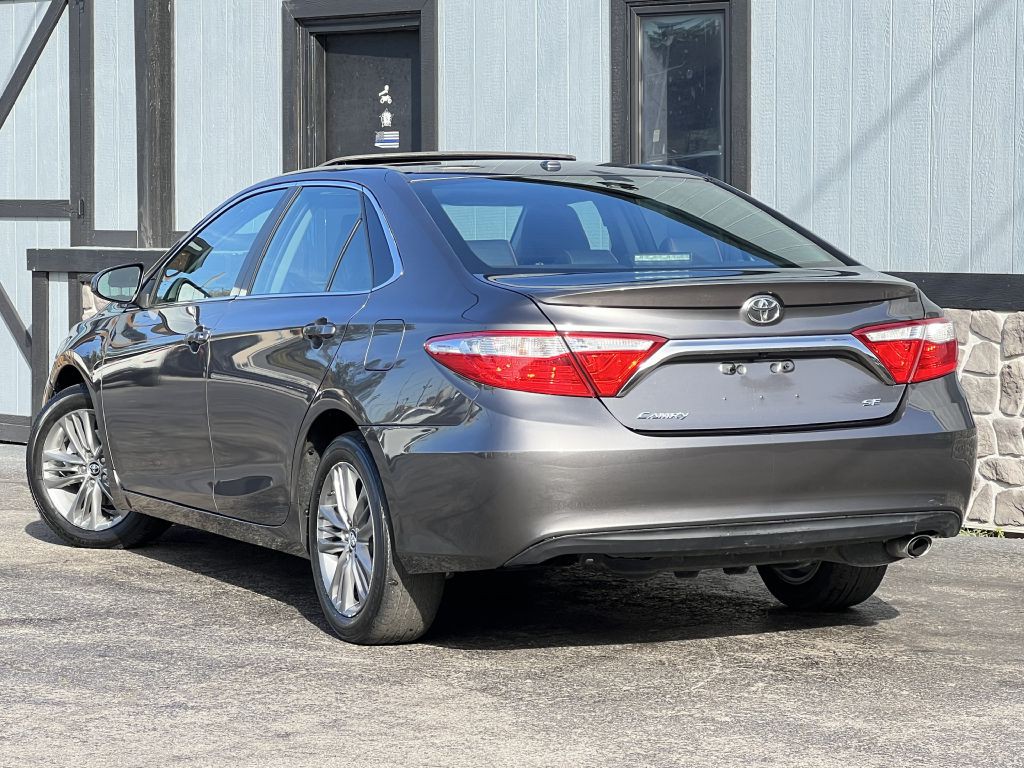 2016 Toyota Camry Image 12