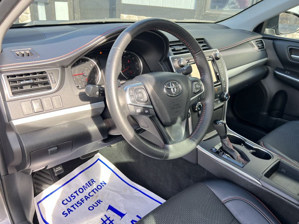 2016 Toyota Camry Image 14