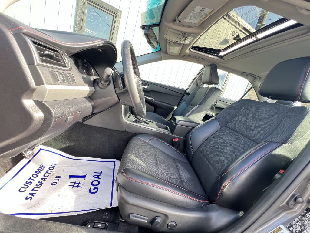 2016 Toyota Camry Image 15