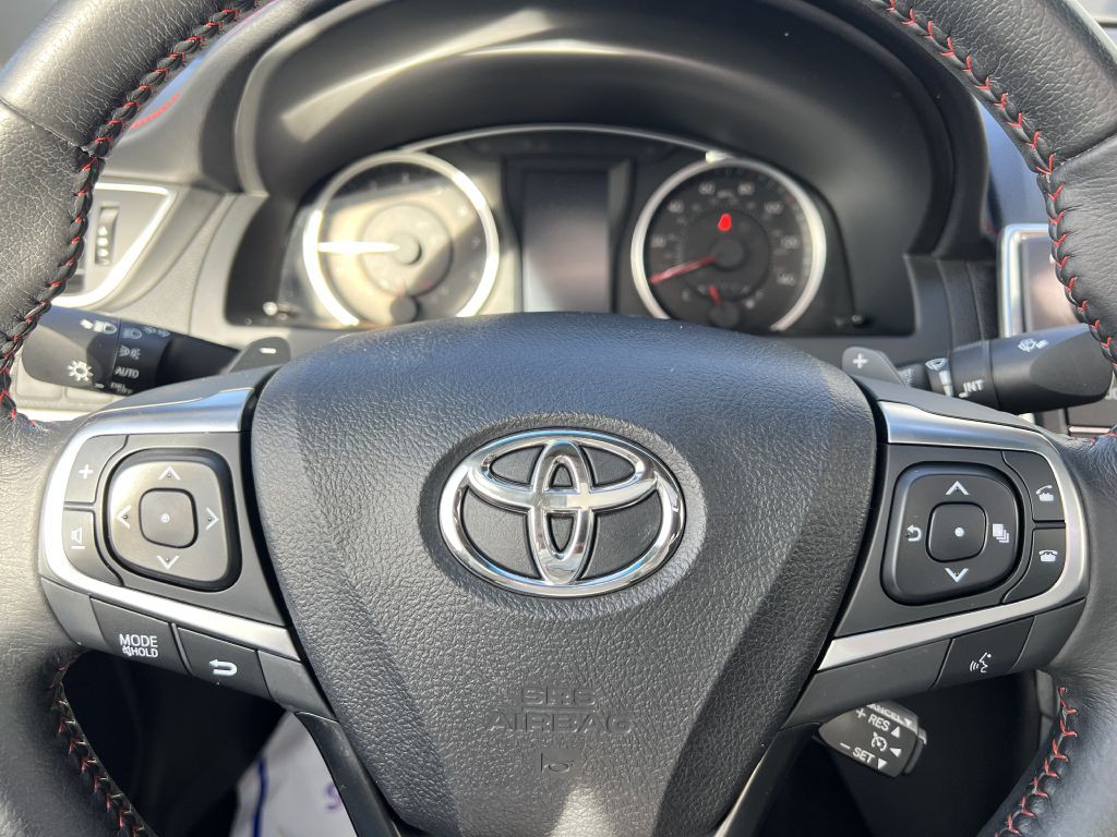 2016 Toyota Camry Image 16