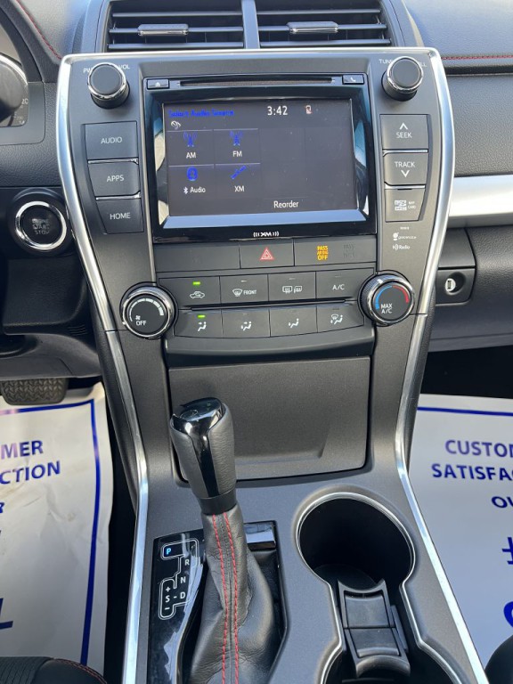 2016 Toyota Camry Image 19