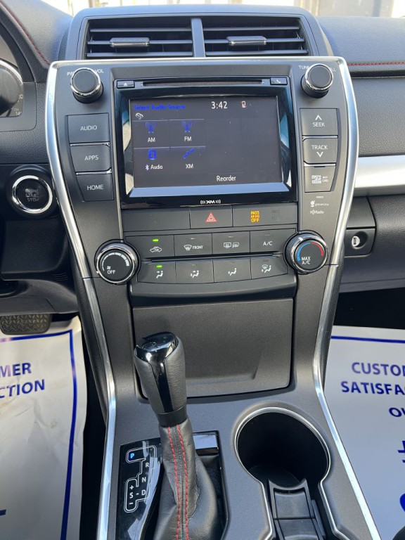 2016 Toyota Camry Image 20