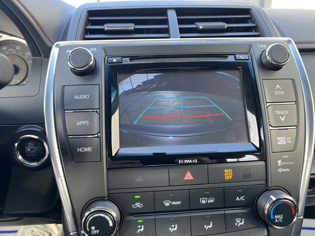 2016 Toyota Camry Image 21