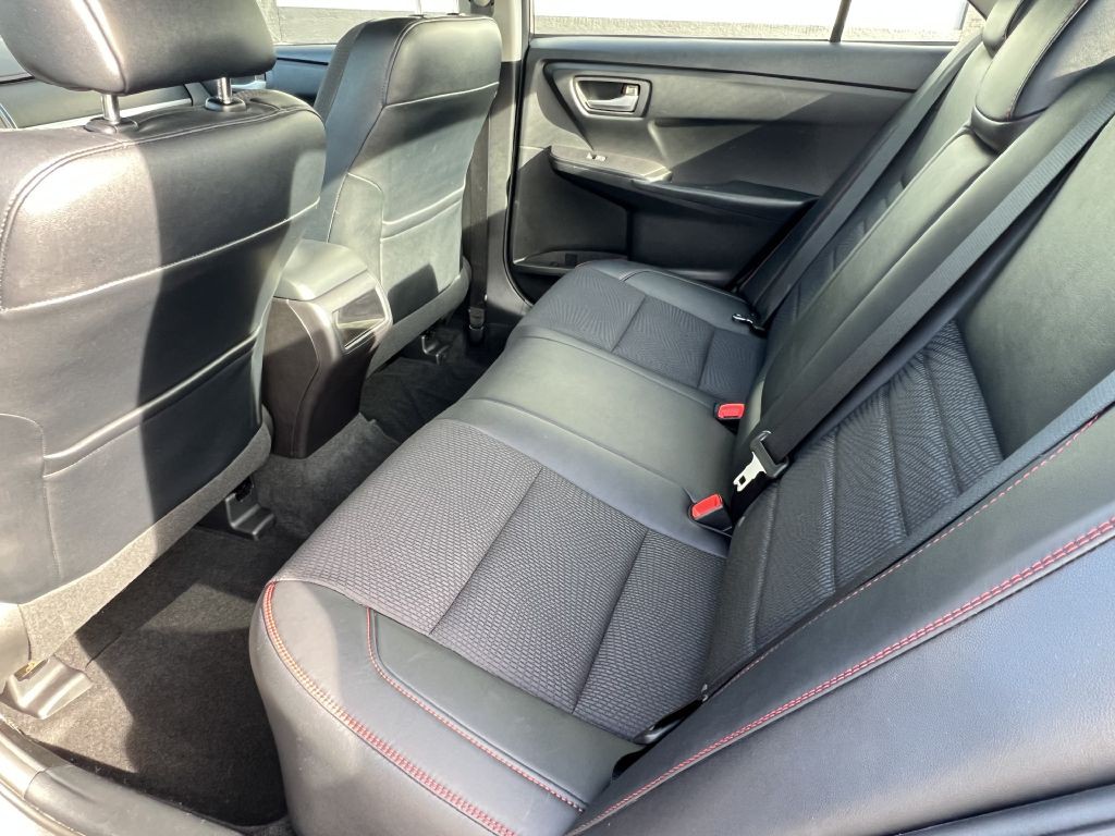 2016 Toyota Camry Image 25