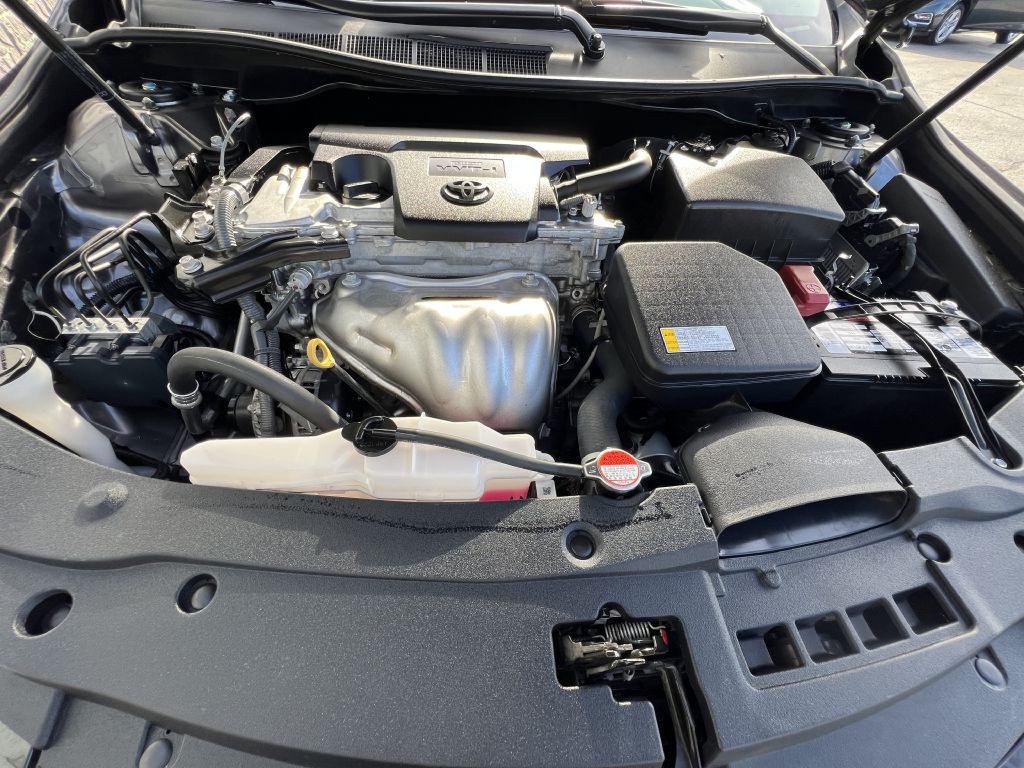 2016 Toyota Camry Image 28