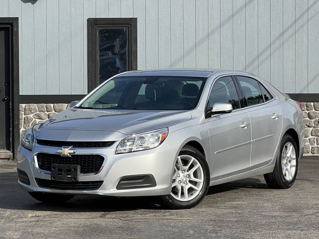 2015 Chevrolet Malibu Image 2